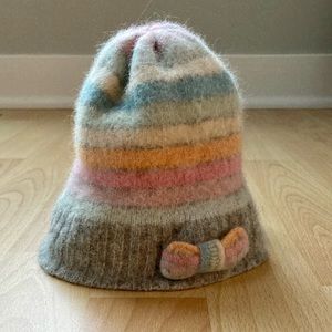 Unbranded but very cute infant winter hat.